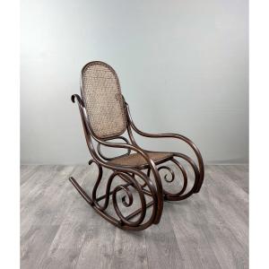 Fauteuil à bascule en bois courbé de style Thonet, XXe Siècle