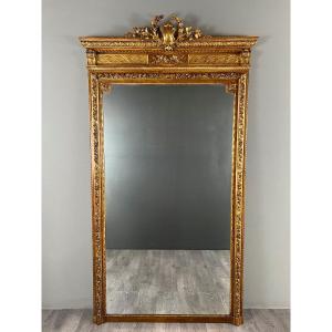 Grand miroir en bois doré de style Louis XVI à fronton sculpté, XIXe Siècle