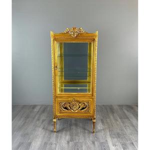 Vitrine en bois sculpté et doré, style Louis XVI, XXe Siècle