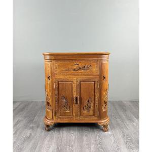 Meuble bar en bois sculpté à décor asiatique, XXe siècle