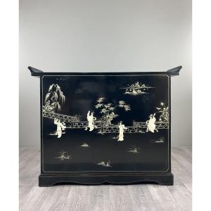Meuble bar laqué noir à décor asiatique, XXe siècle