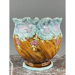 Cache-pot en céramique barbotine, décor floral en relief, fin XIXe siècle
