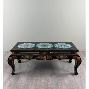 Table basse en bois laqué noir à décor cloisonné et polychrome, XXe Siècle