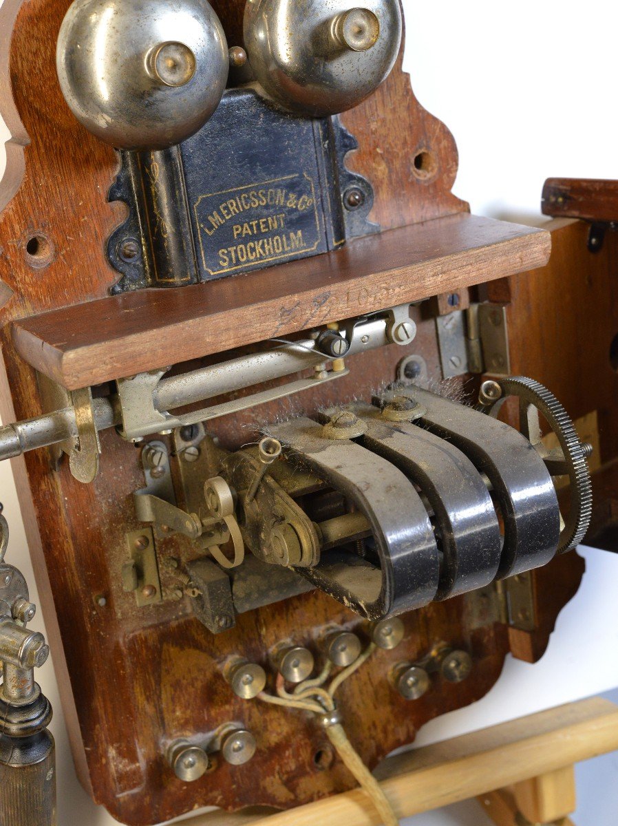 Antique Walnut Wood Wall Telephone L.m. Ericsson Ab130 Crank Magneto -photo-1