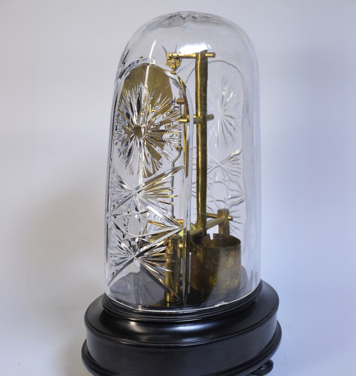 Horloge électrique Bulle Française Avec Dôme En Verre De Cristal Taillé Suédois C.1930 Art Déco-photo-4