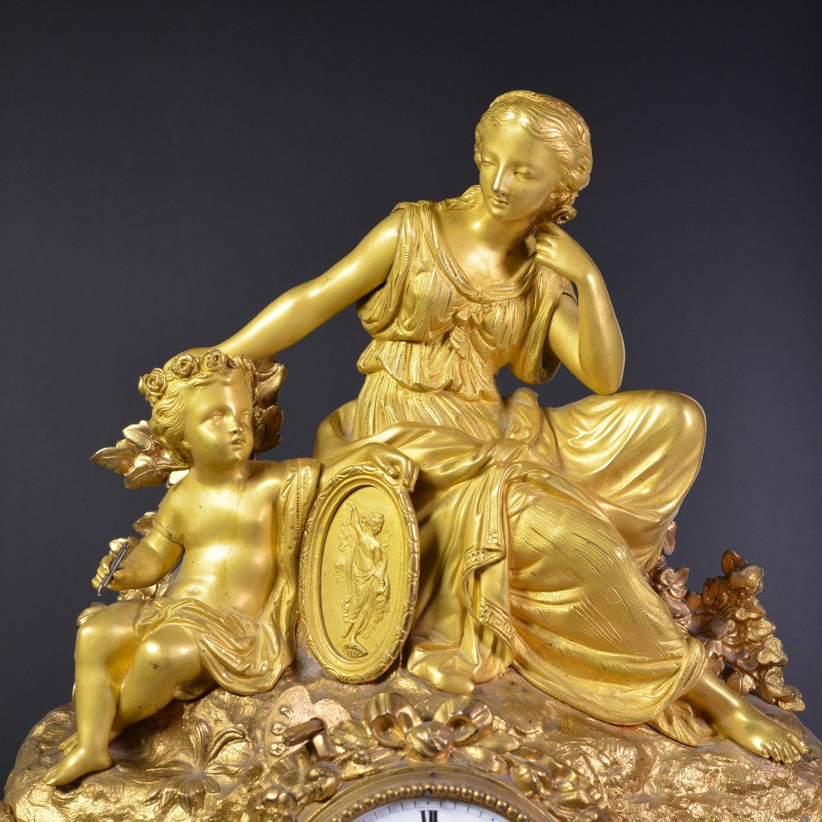 Grande Horloge Figurative En Bronze Doré De Style Louis XVI, XIXe Siècle, Muse Avec Chérubin-photo-3