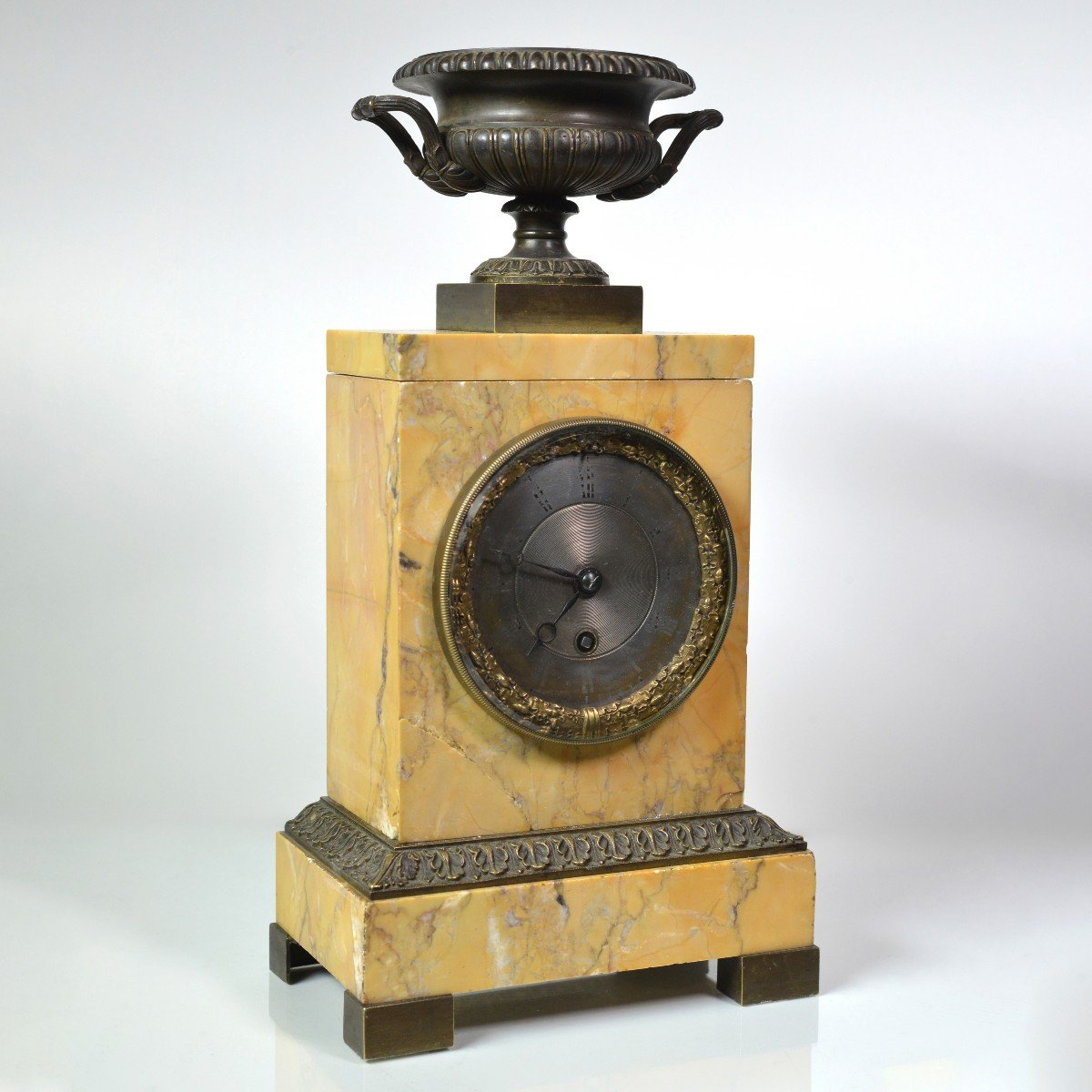 Pendule Antique En Bronze Et Marbre De Style Néoclassique Par Claude Hémon Début Du XIXe Siècle-photo-2