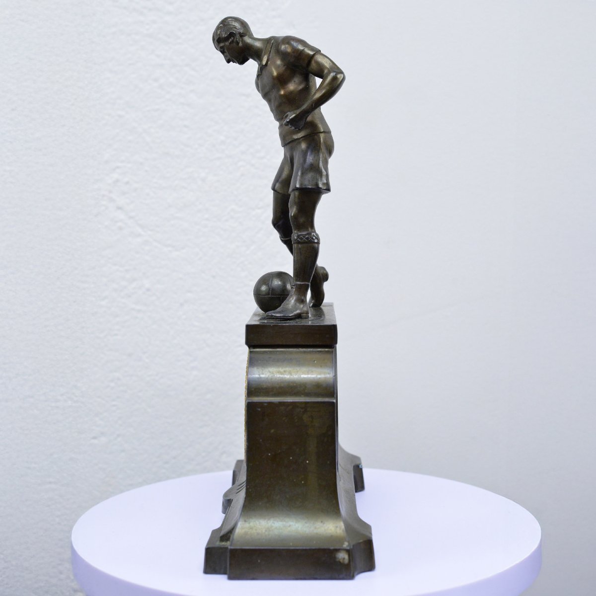 Mid Century Art Deco Style German Vintage Mantel Clock Footballer Patina-photo-3
