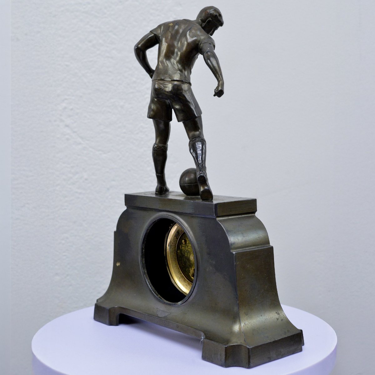 Mid Century Art Deco Style German Vintage Mantel Clock Footballer Patina-photo-2
