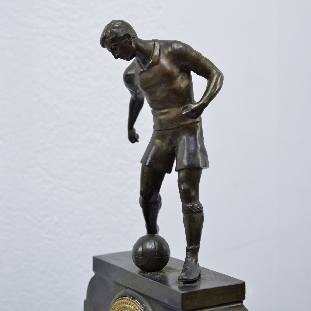 Mid Century Art Deco Style German Vintage Mantel Clock Footballer Patina-photo-3