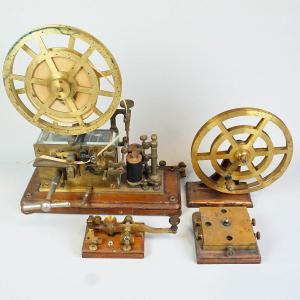 Ensemble De Télégraphe Morse L.M. Ericsson Morse Rare De Collection Avec Clé Etc. 19ème Siècle