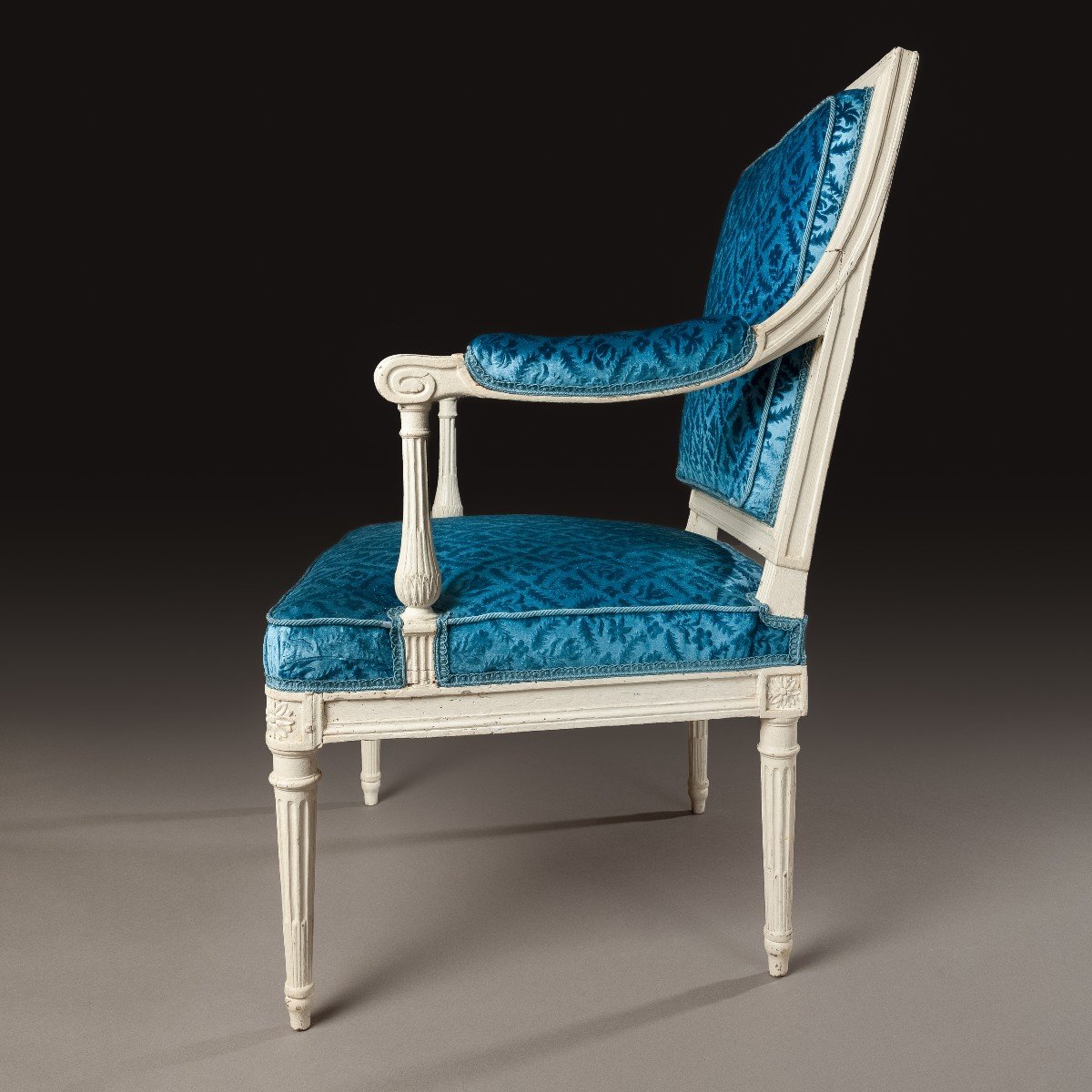 Georges Jacob, Master In 1765 - Armchair à La Reine In Lacquered Beech And Silk Velvet-photo-1