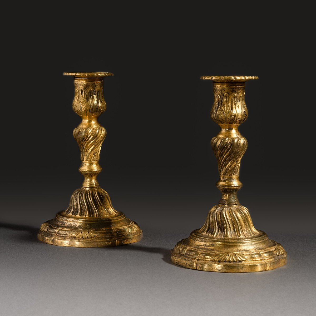 Paris, vers 1750 - paire de bougeoirs, flambeaux de poing à l'ormoulu - modèle de FT Germain-photo-3