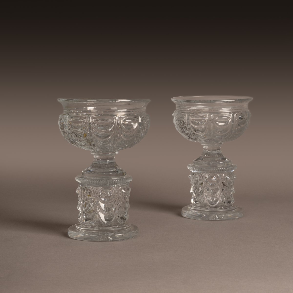 Le Creusot, vers 1830 - paire de coupes en cristal - draperies forme Médicis -photo-3