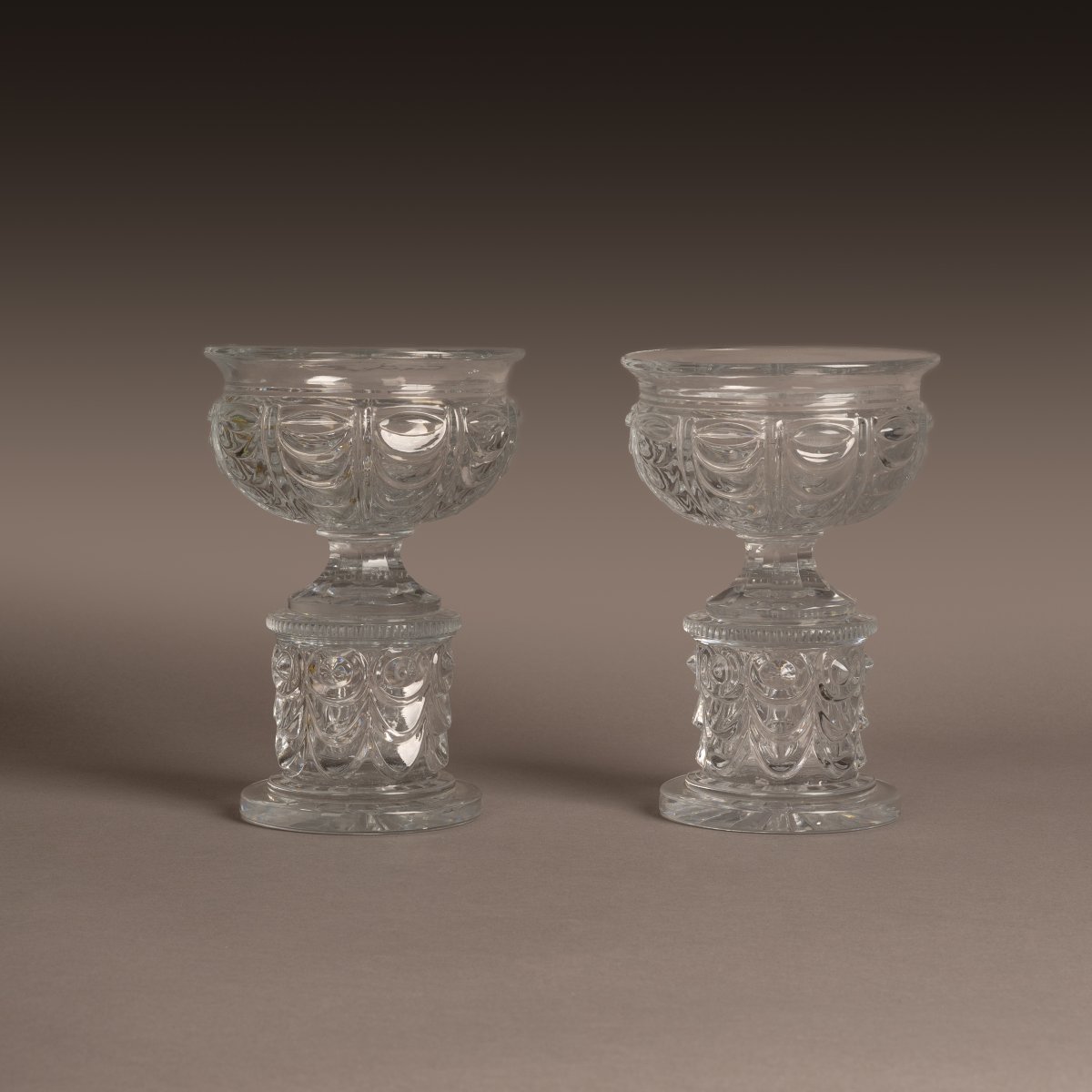 Le Creusot, vers 1830 - paire de coupes en cristal - draperies forme Médicis -photo-4
