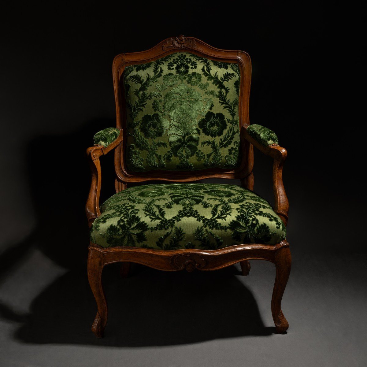 Paris, Louis XV Period - Armchair "à Chassis" - Natural Wood And Chiseled Velvet-photo-3