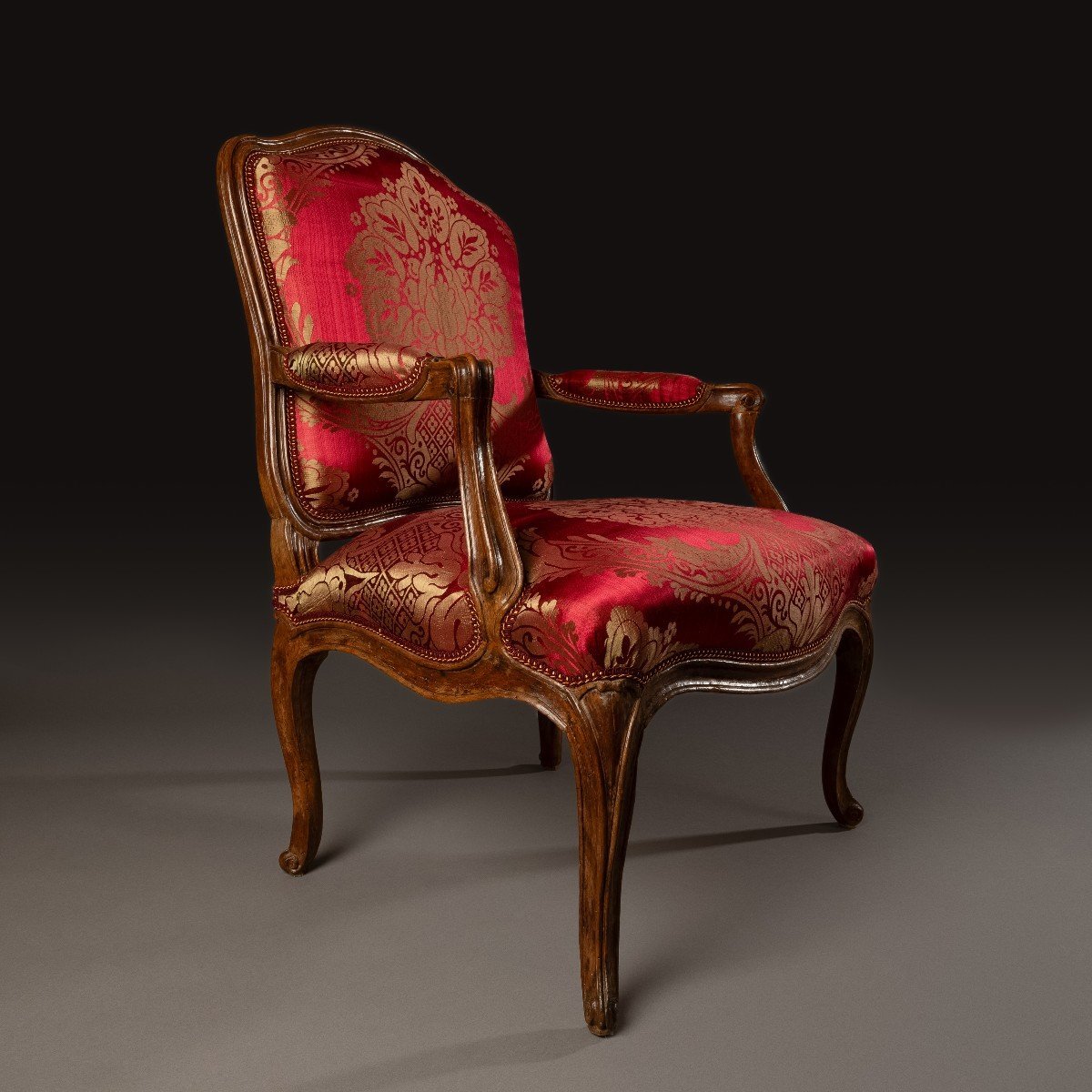 NQ Foliot, maître en 1729 - fauteuil à la reine Louis XV, vers 1760 - bois naturel et soie-photo-4