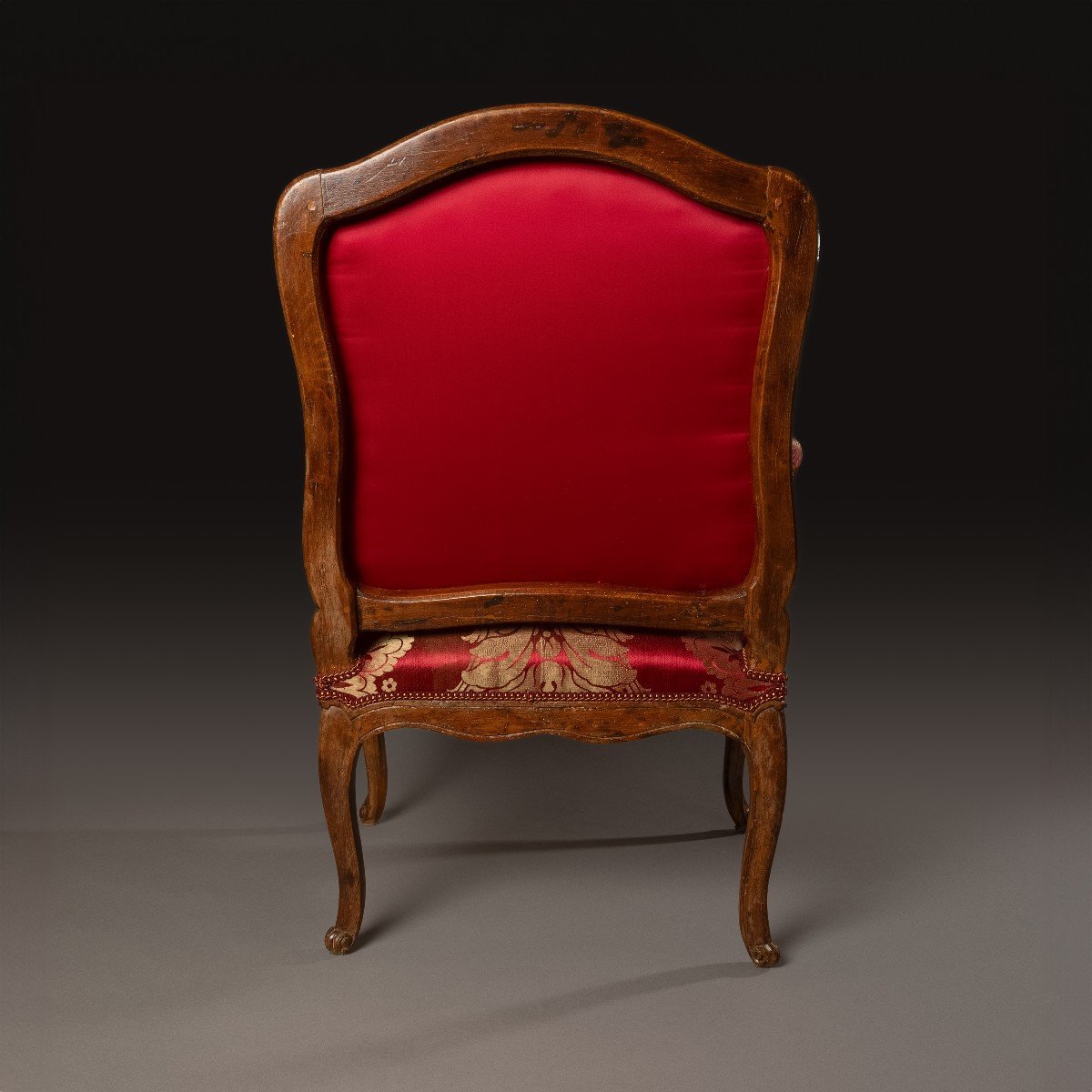 NQ Foliot, maître en 1729 - fauteuil à la reine Louis XV, vers 1760 - bois naturel et soie-photo-2