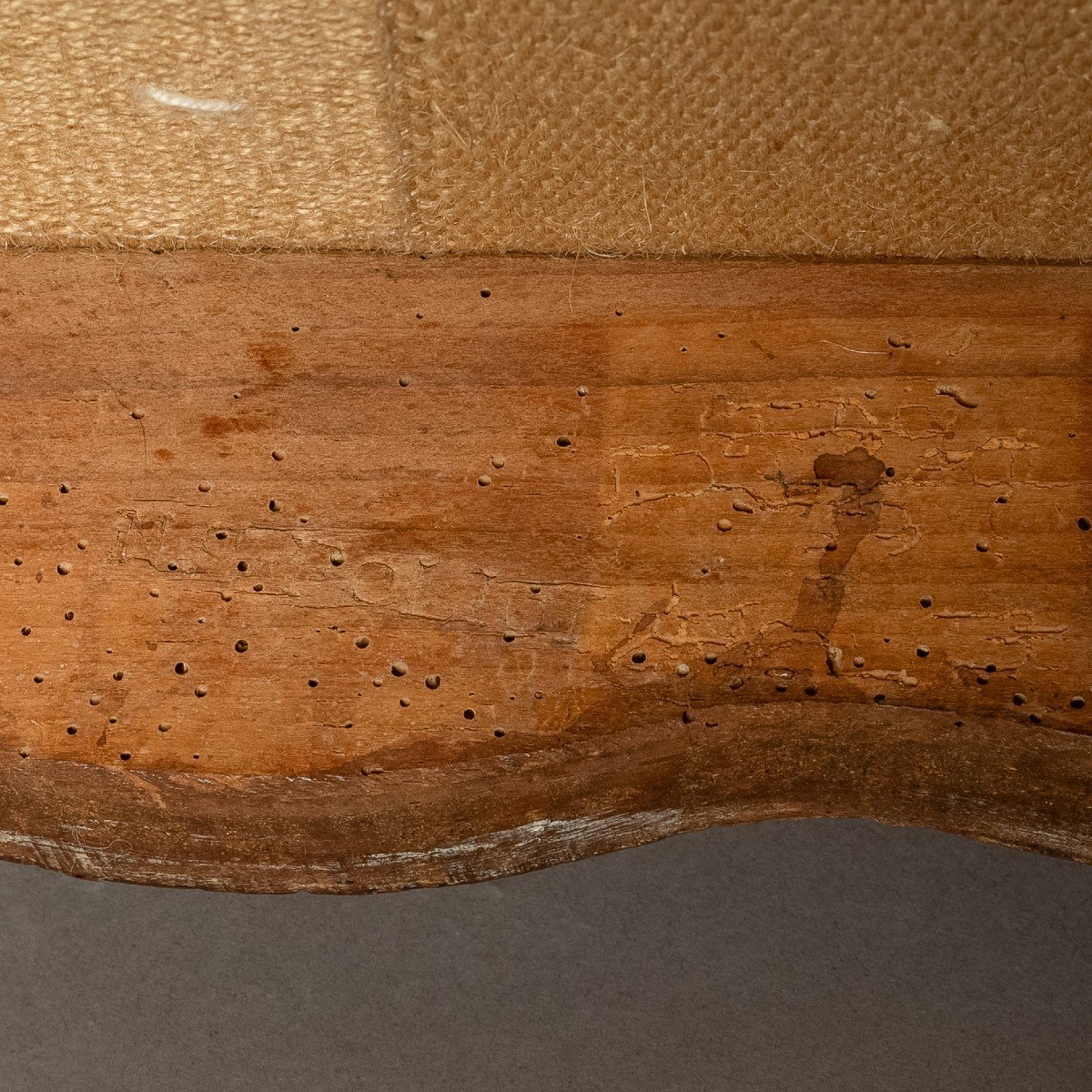 NQ Foliot, maître en 1729 - fauteuil à la reine Louis XV, vers 1760 - bois naturel et soie-photo-5