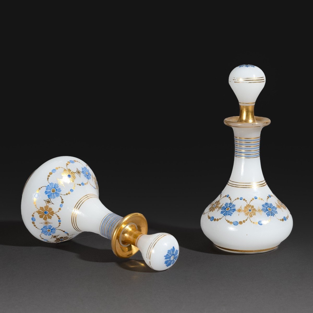 Jean Baptiste Desvignes - paire de flacons en opaline peinte et dorée - époque Restauration