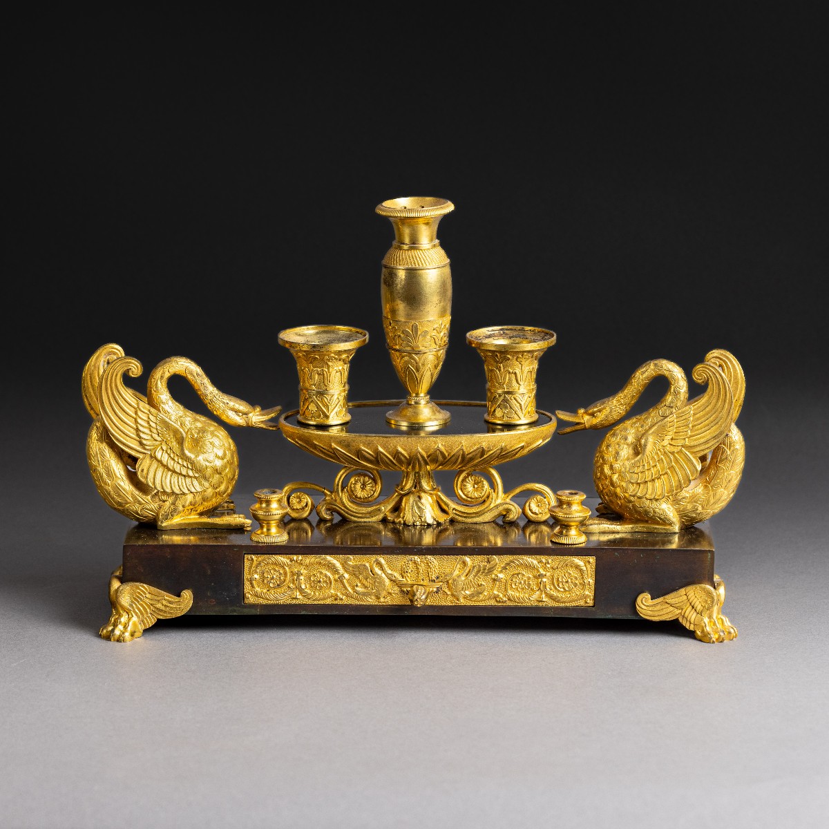 Paris, vers 1810 - important encrier aux cygnes, en bronze patiné et doré, époque Empire-photo-2