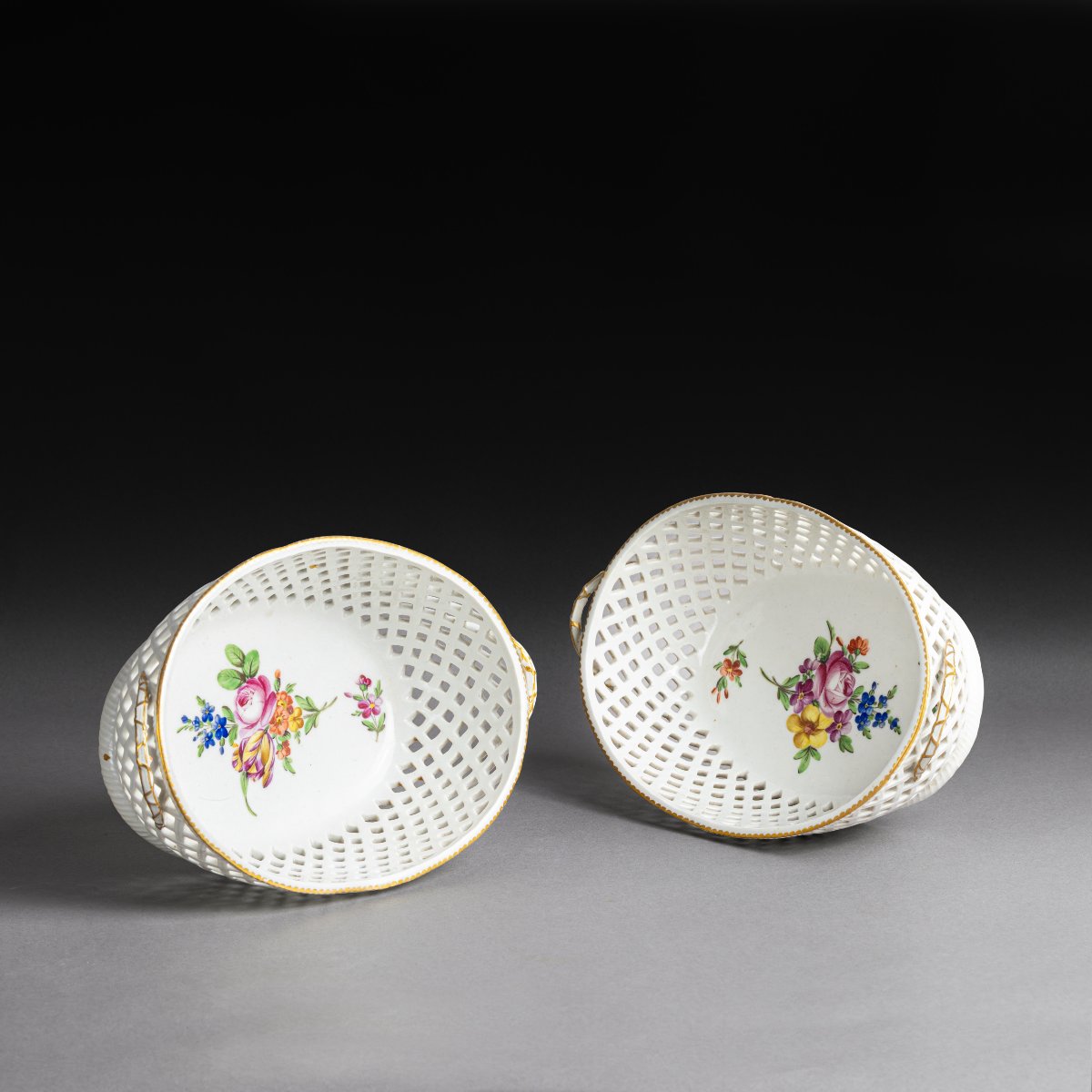 Manufacture du Comte d'Artois, vers 1780 - paire de corbeilles ovales ajourées en porcelaine -photo-3