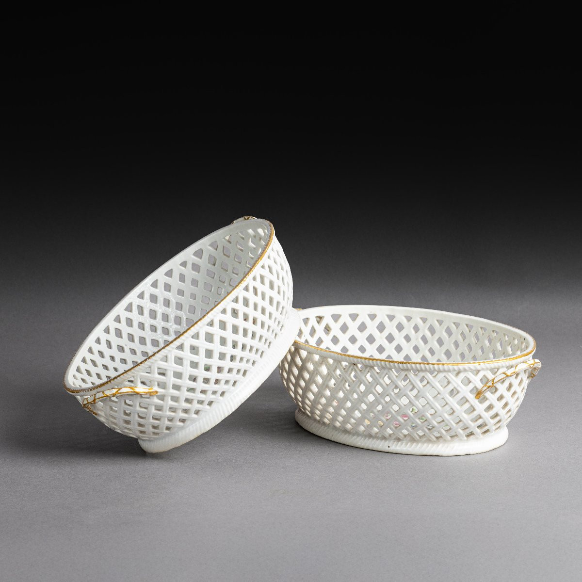 Manufacture du Comte d'Artois, vers 1780 - paire de corbeilles ovales ajourées en porcelaine -photo-4