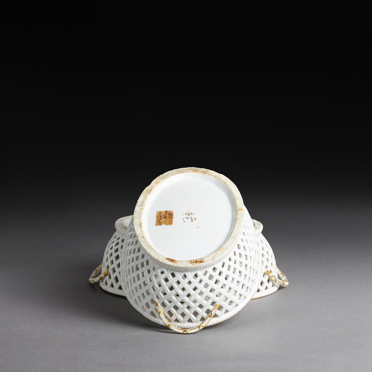 Manufacture du Comte d'Artois, vers 1780 - paire de corbeilles ovales ajourées en porcelaine -photo-1