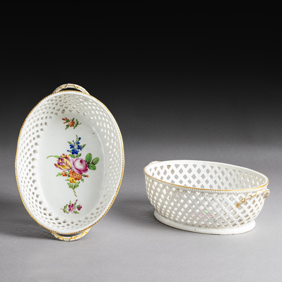Manufacture du Comte d'Artois, vers 1780 - paire de corbeilles ovales ajourées en porcelaine 