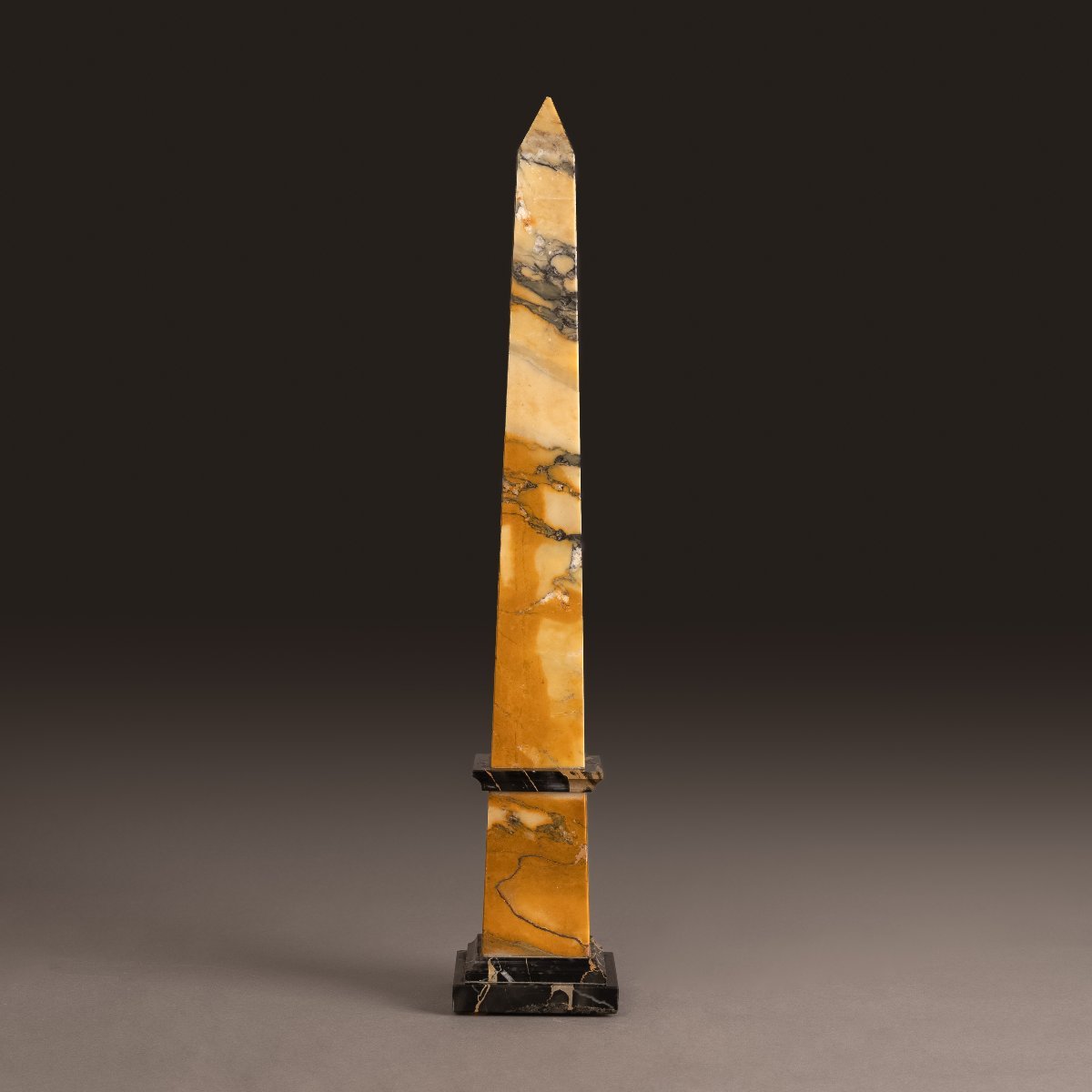 Modern Italian Work - Large Obelisk In Portor And Siena Marble-photo-2