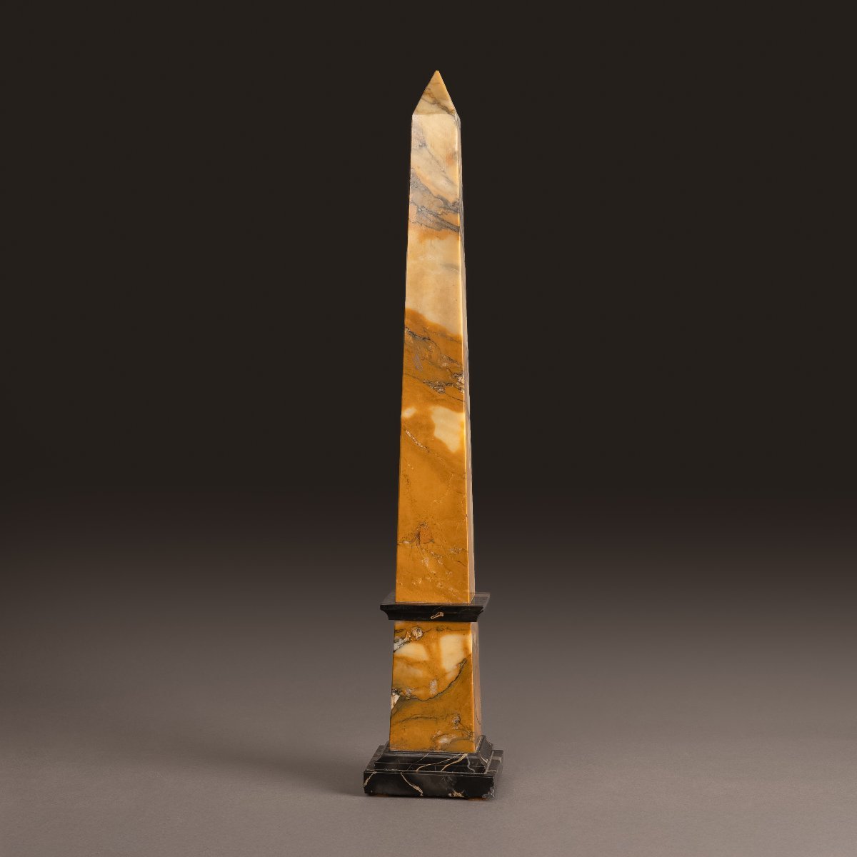 Modern Italian Work - Large Obelisk In Portor And Siena Marble-photo-3