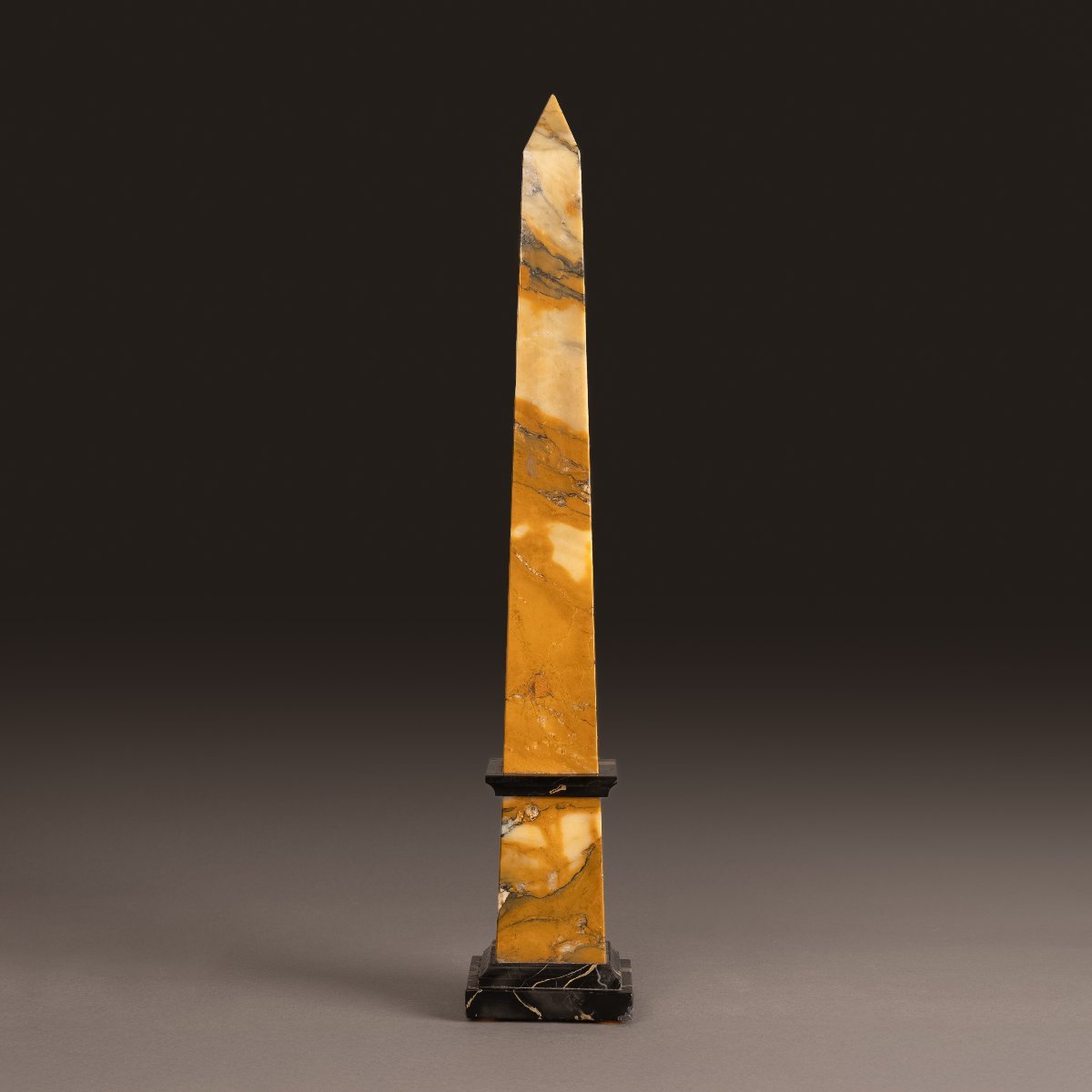Modern Italian Work - Large Obelisk In Portor And Siena Marble-photo-4