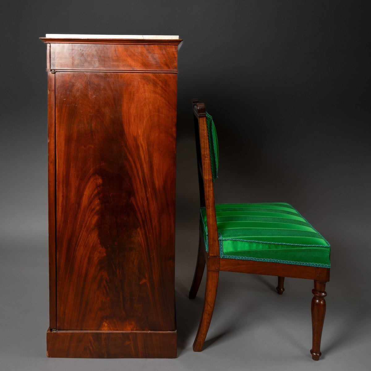 Paris, époque Empire - gaine ou meuble de milieu en armoire sur plinthes, en acajou-photo-4