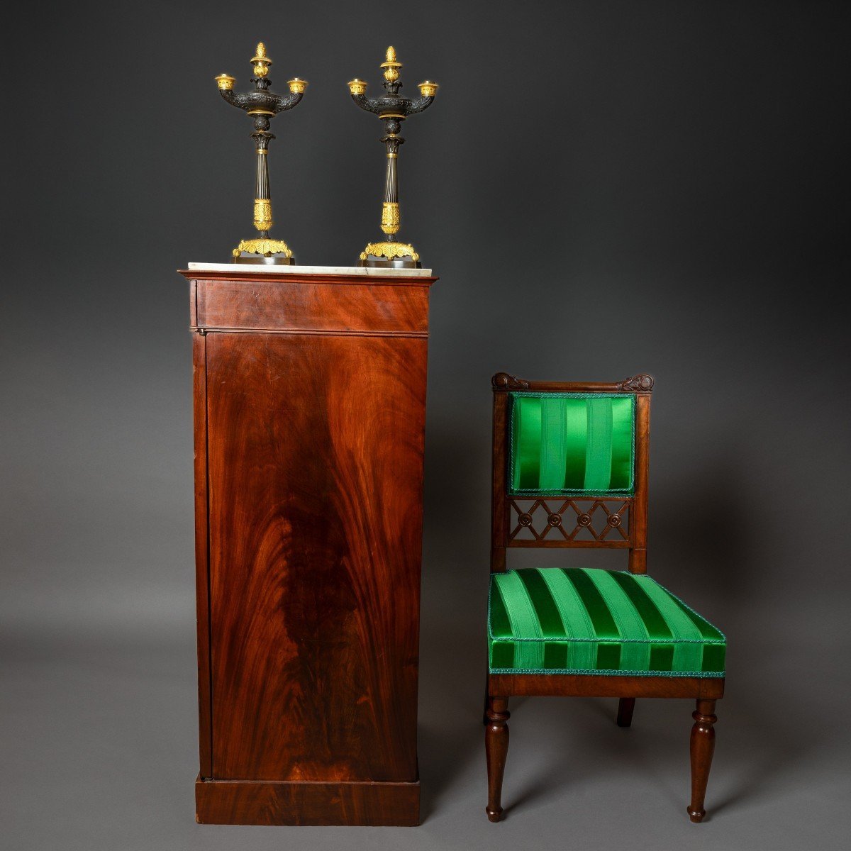 Paris, époque Empire - gaine ou meuble de milieu en armoire sur plinthes, en acajou-photo-2