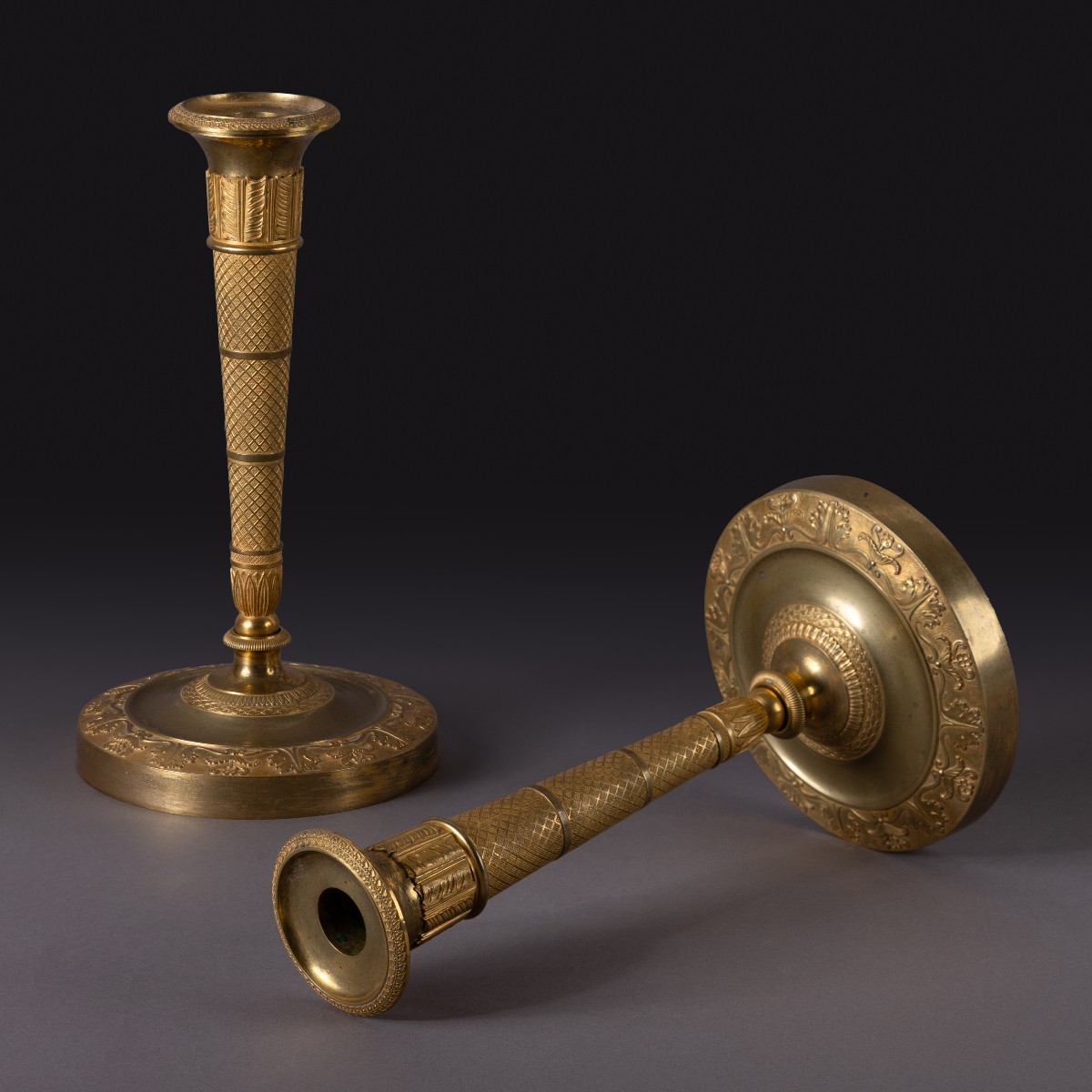 Paris, vers 1800 - paire de bougeoirs, flambeaux en carquois Consulat, Empire - bronze doré