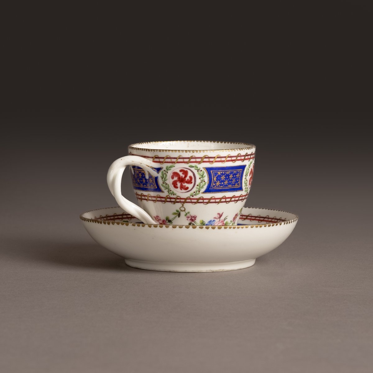 Manufacture Royale de Sèvres, 1767 - gobelet Hébert et soucoupe en pâte tendre-photo-2