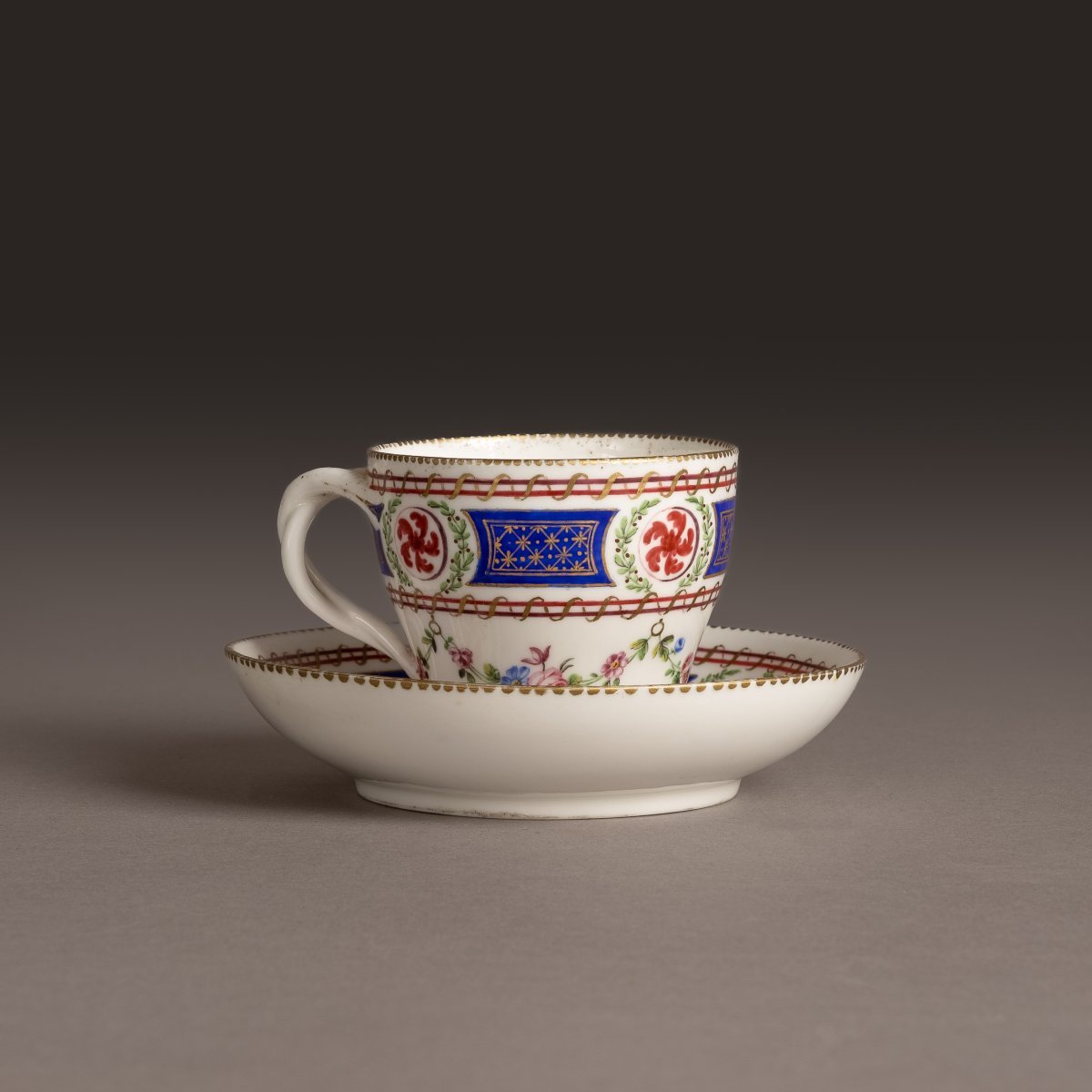 Manufacture Royale de Sèvres, 1767 - gobelet Hébert et soucoupe en pâte tendre-photo-3