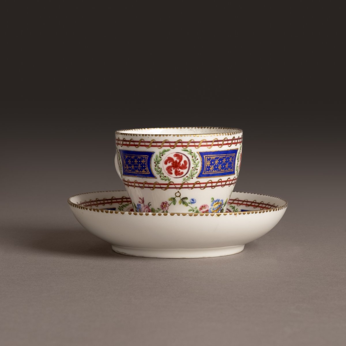 Manufacture Royale de Sèvres, 1767 - gobelet Hébert et soucoupe en pâte tendre-photo-4