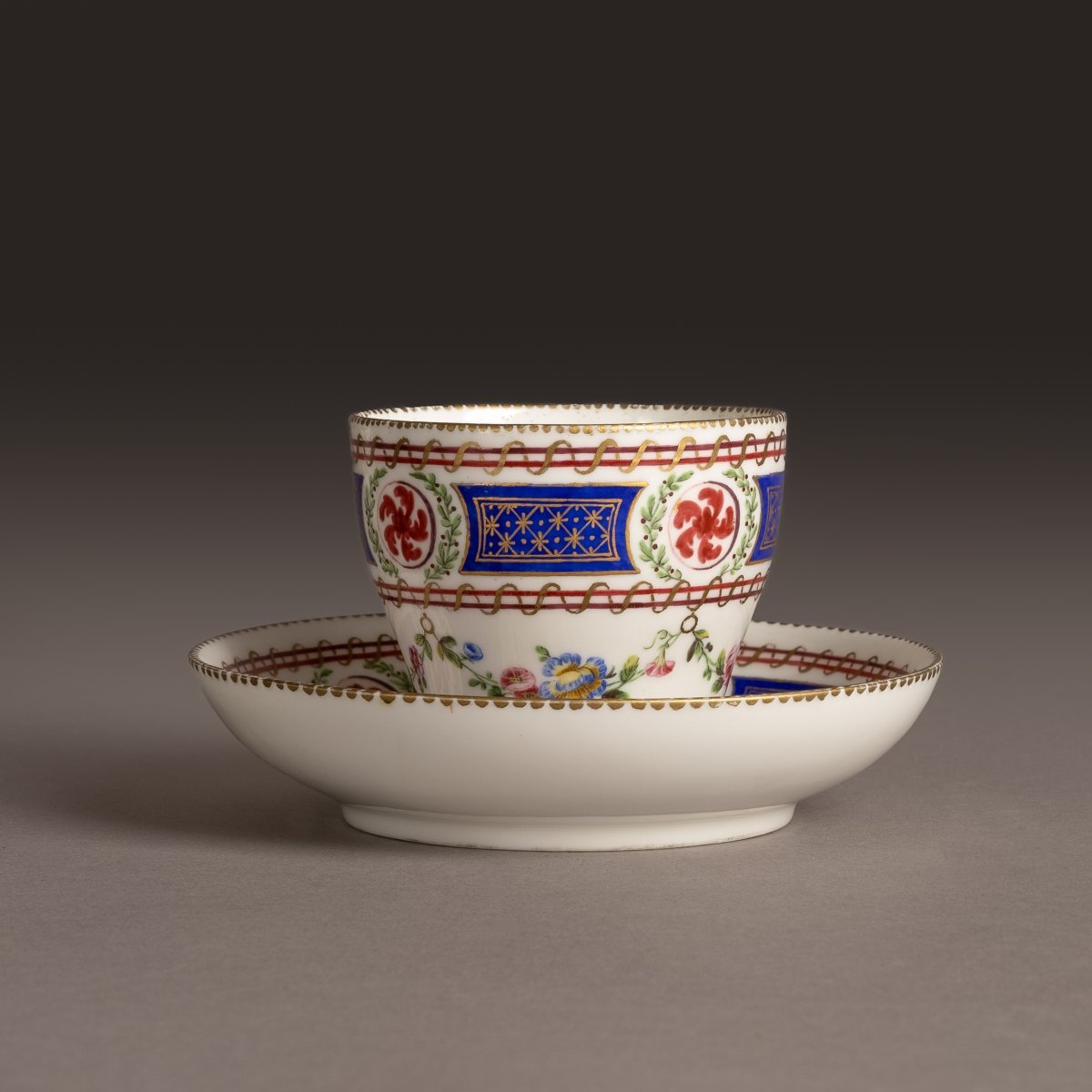 Manufacture Royale de Sèvres, 1767 - gobelet Hébert et soucoupe en pâte tendre-photo-2