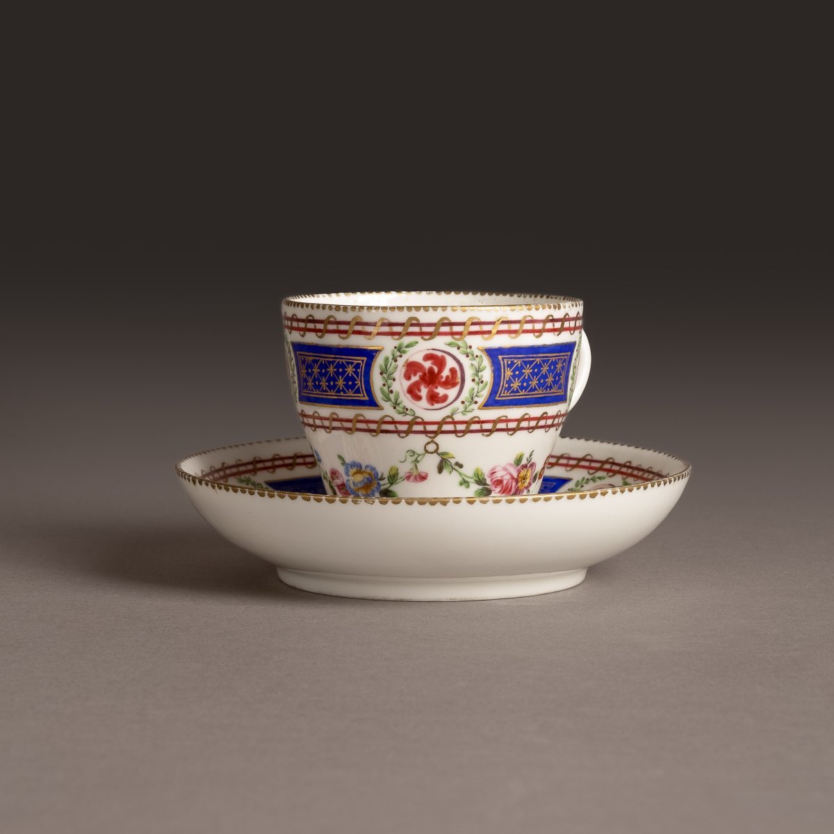 Manufacture Royale de Sèvres, 1767 - gobelet Hébert et soucoupe en pâte tendre-photo-5