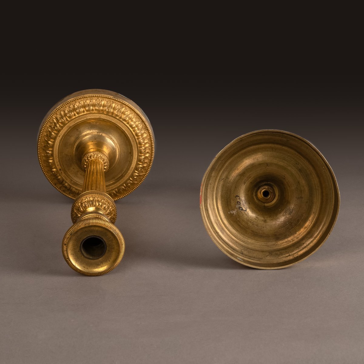 Paris, vers 1800 - paire de grands bougeoirs, flambeaux à l'ormoulu - Galle ou Ravrio-photo-4