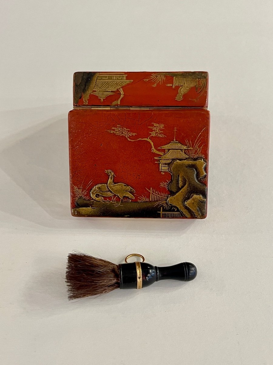 Eighteenth Century Lacquer Patch Box-photo-3