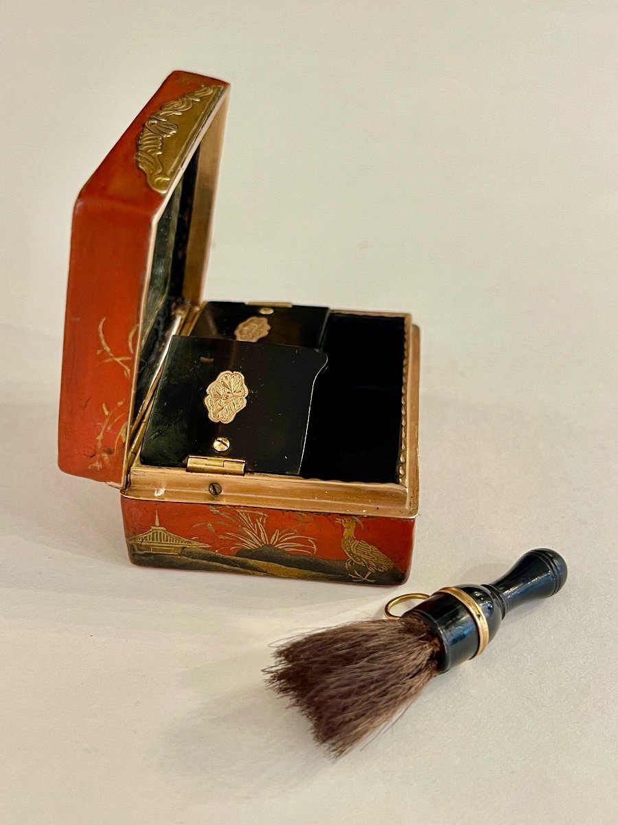 Eighteenth Century Lacquer Patch Box-photo-2