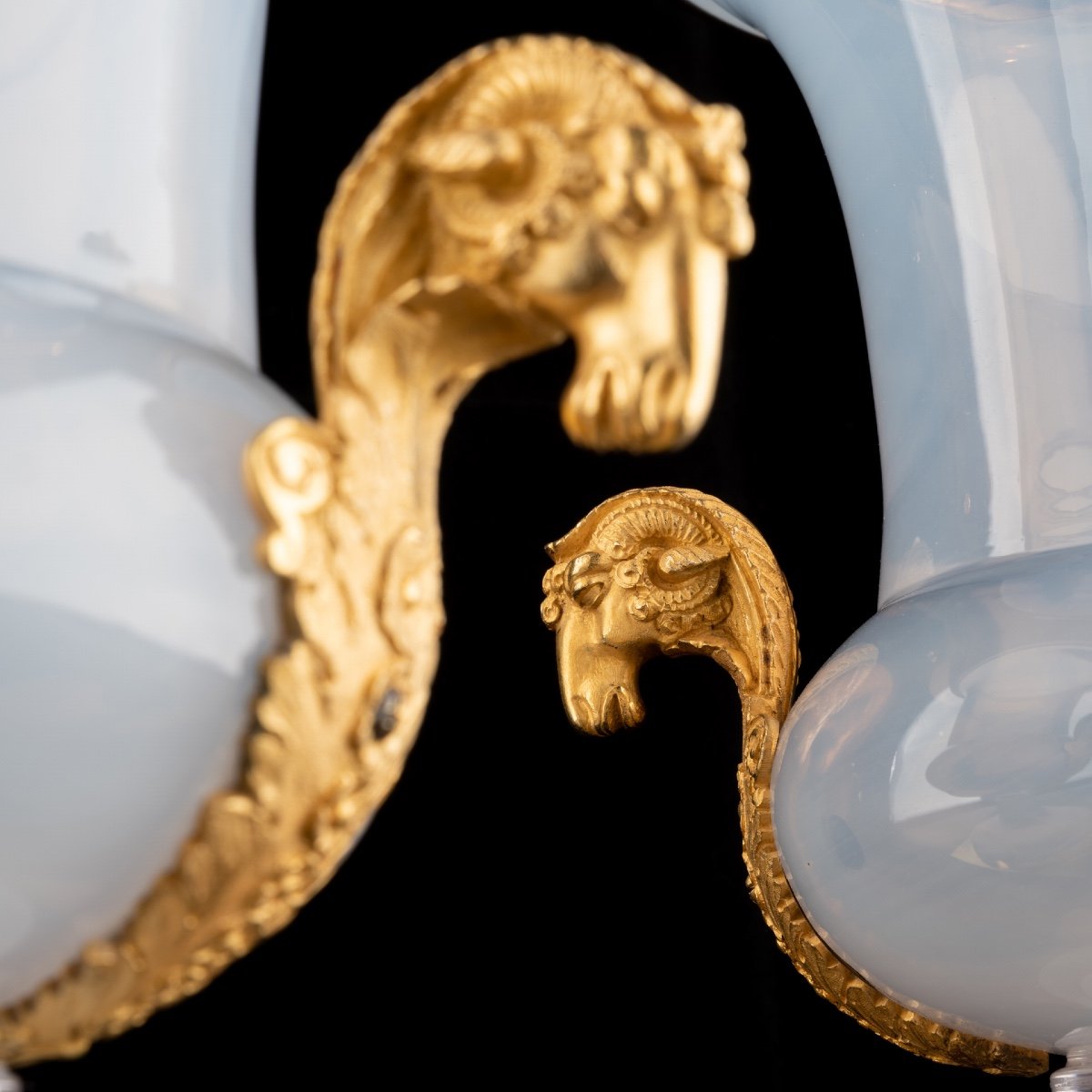 Paire De Vases Urnes En Opaline Et Bronze Doré.-photo-3