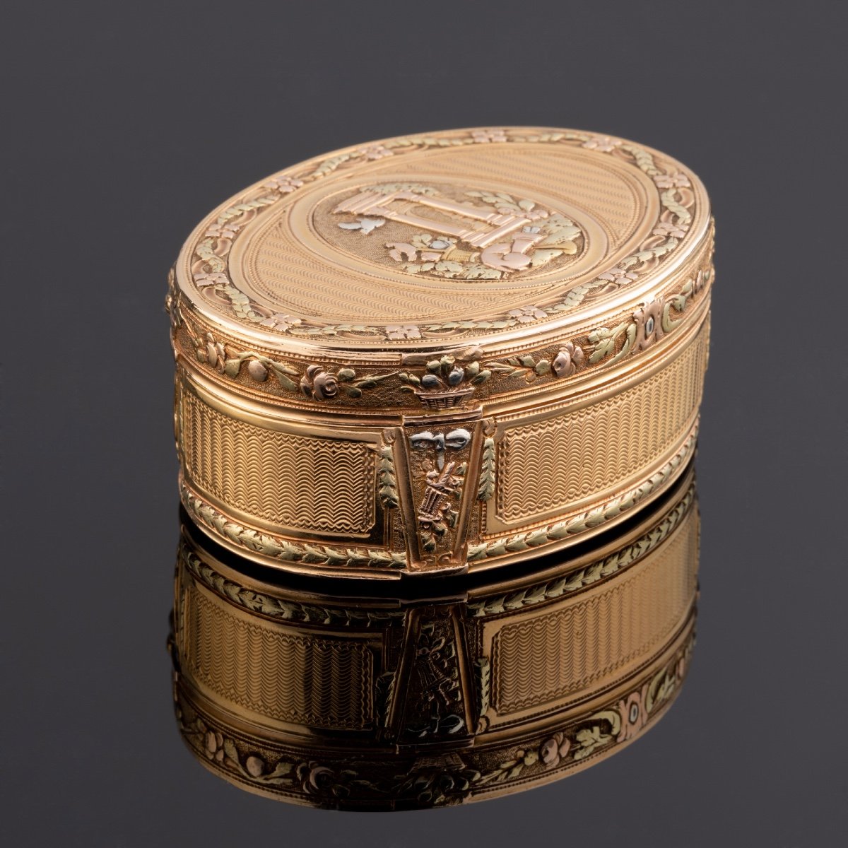 Louis XVI Colored Gold Snuffbox-photo-4
