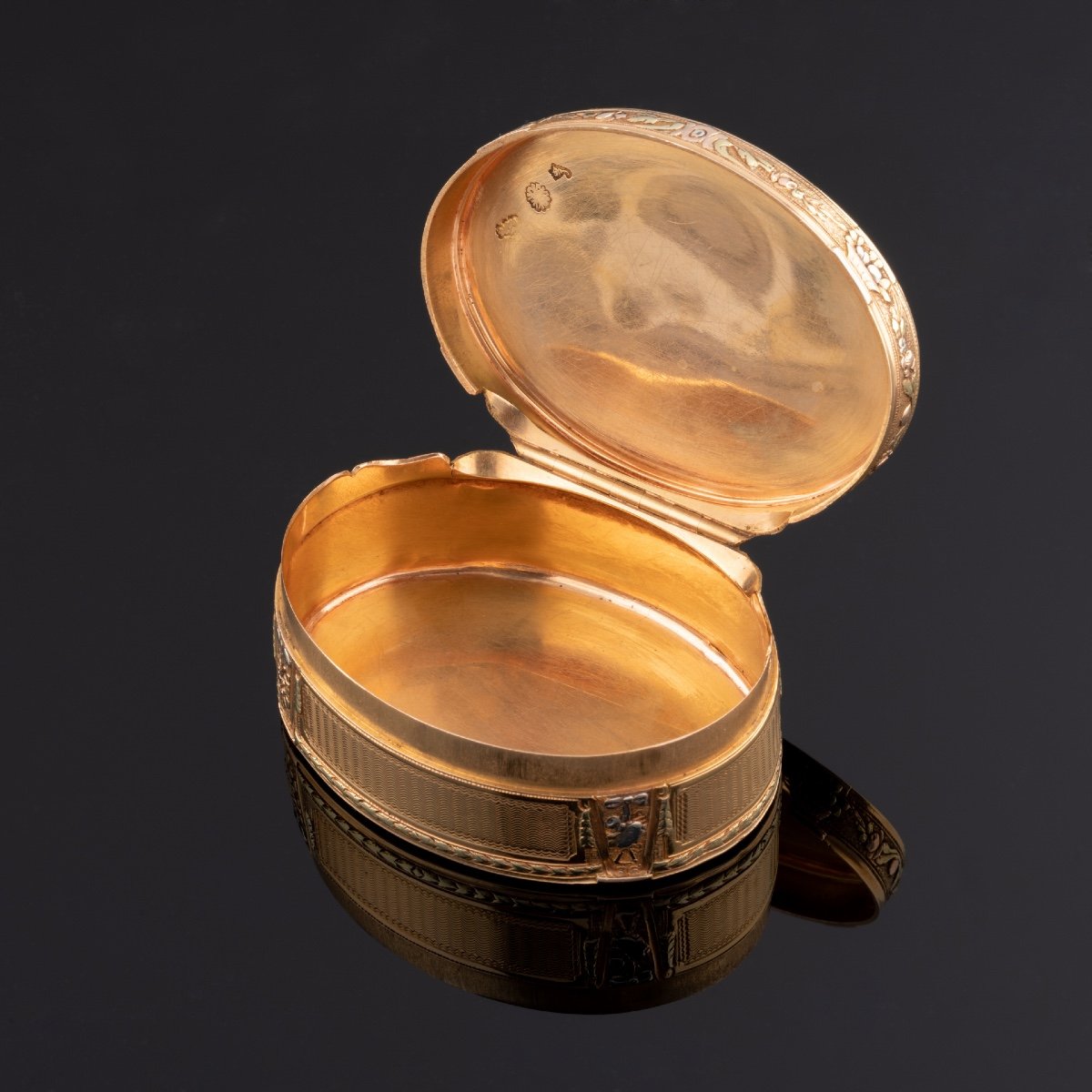 Louis XVI Colored Gold Snuffbox-photo-3
