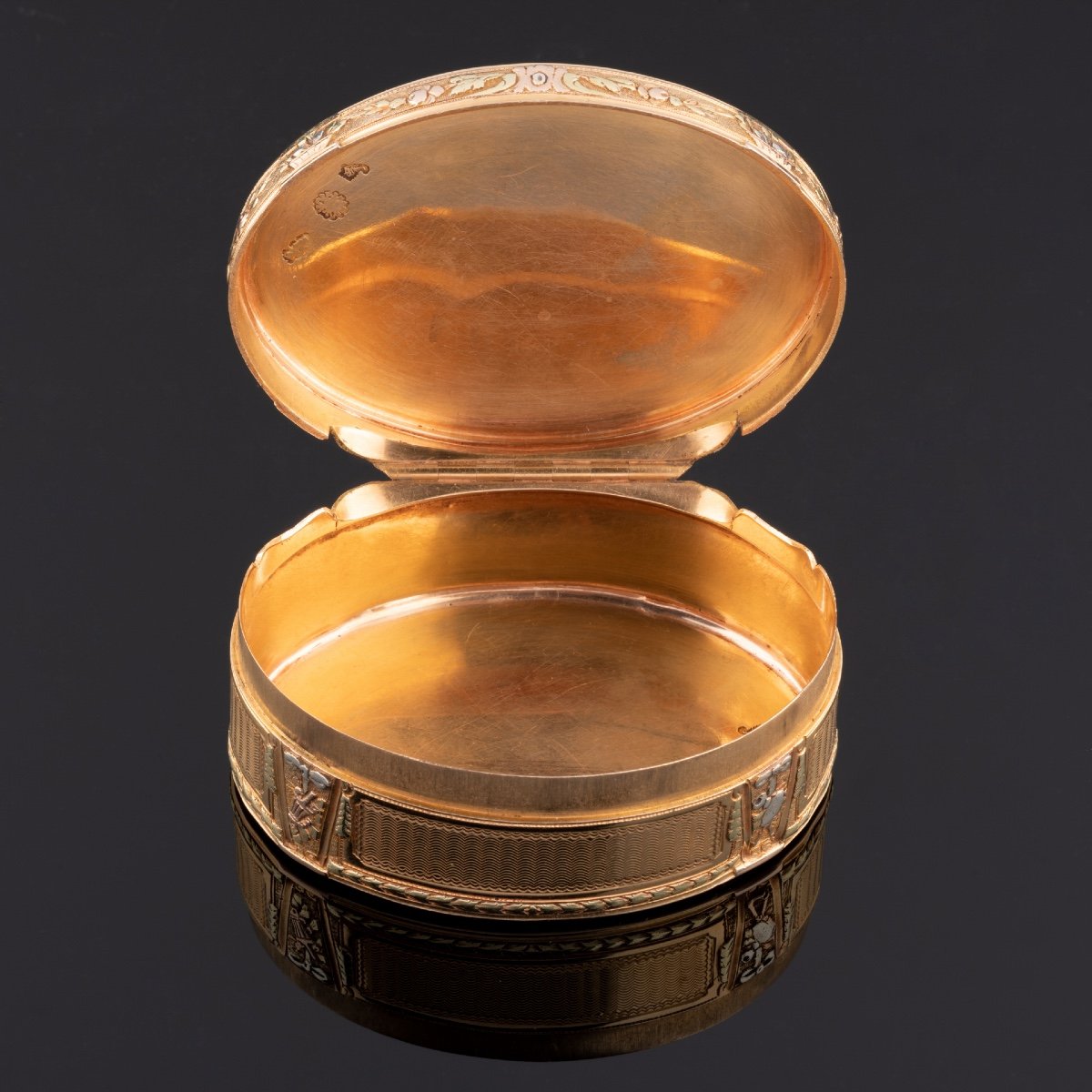 Louis XVI Colored Gold Snuffbox-photo-6