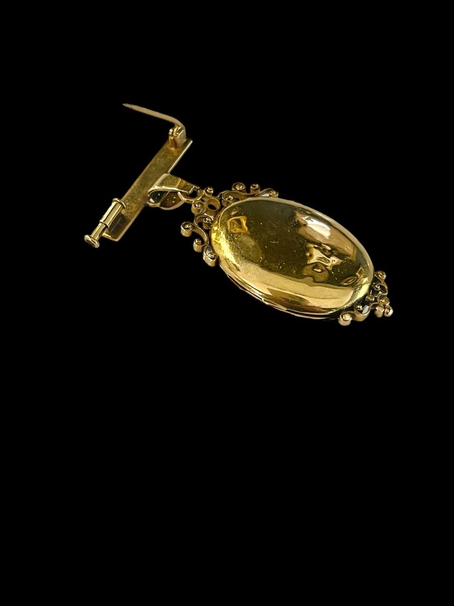 Medallion Brooch In Gold And Turquoise-photo-4