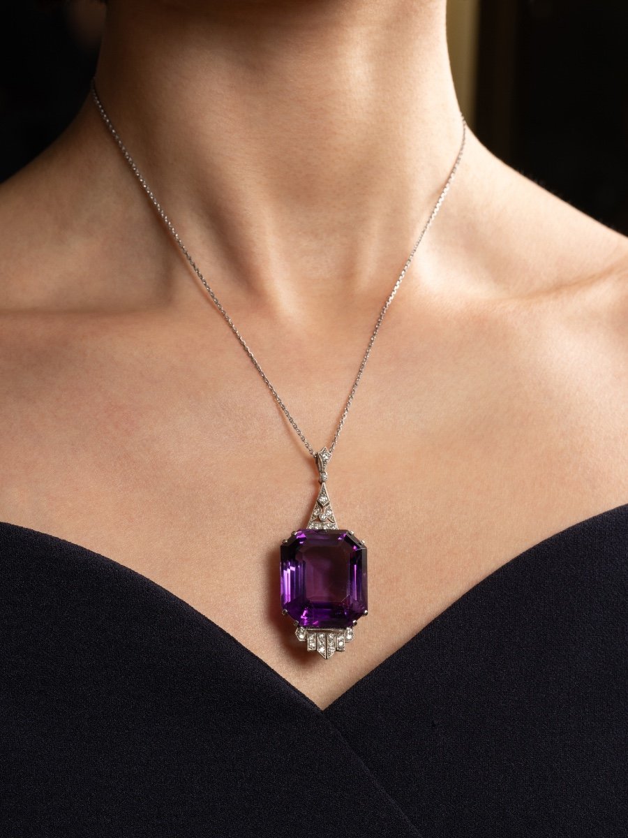 Art-deco Pendant In Platinum And Diamonds Set With An Important Amethyst-photo-1
