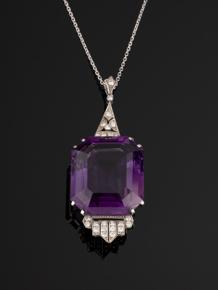 Art-deco Pendant In Platinum And Diamonds Set With An Important Amethyst
